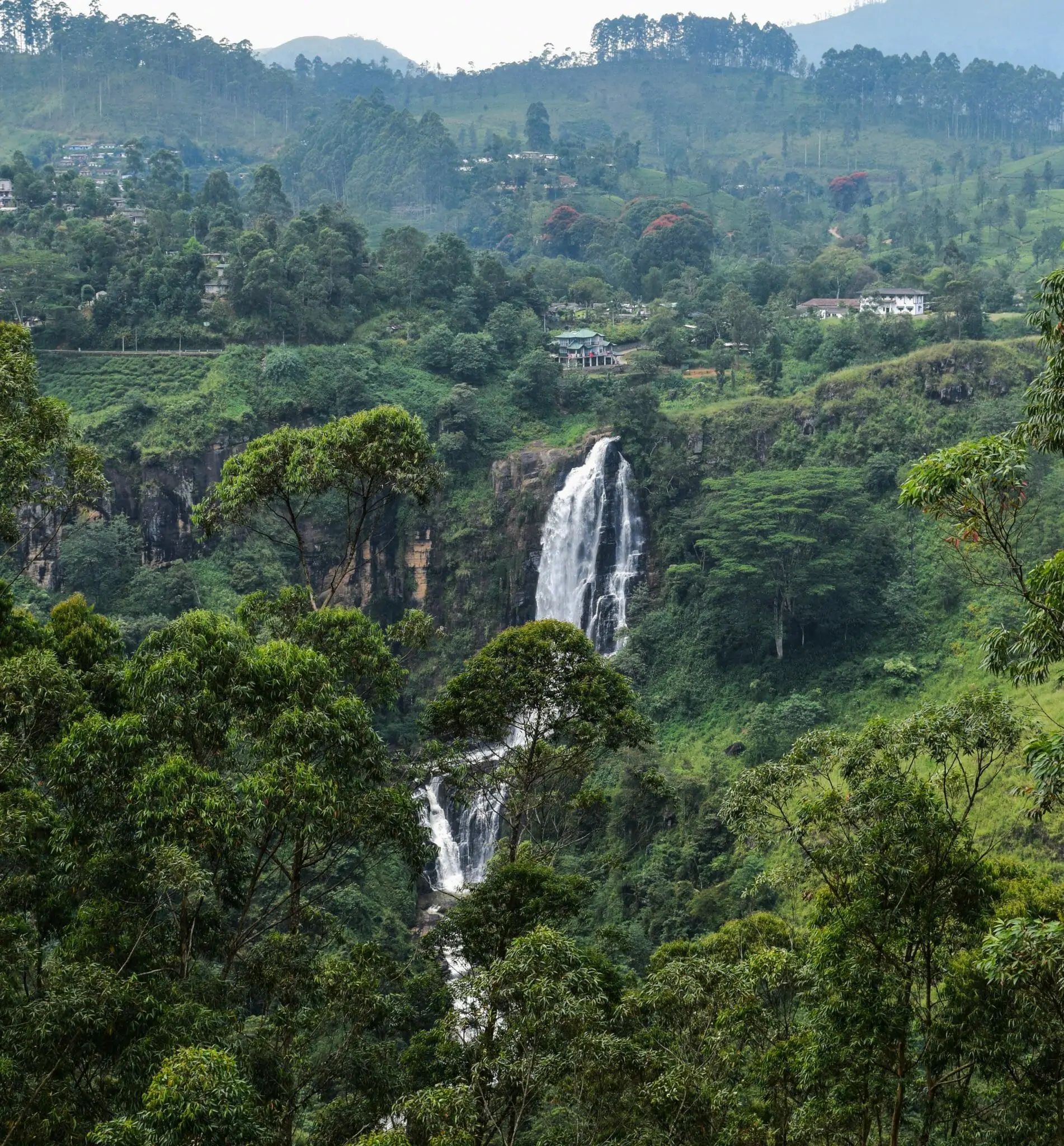 https://lankatraveldirectory.com/wp-content/uploads/2017/12/Devon-Falls-Thalawakele-Nuwara-Eliya